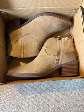 Clarks Women's Morzine Sky Dark Sand Suede